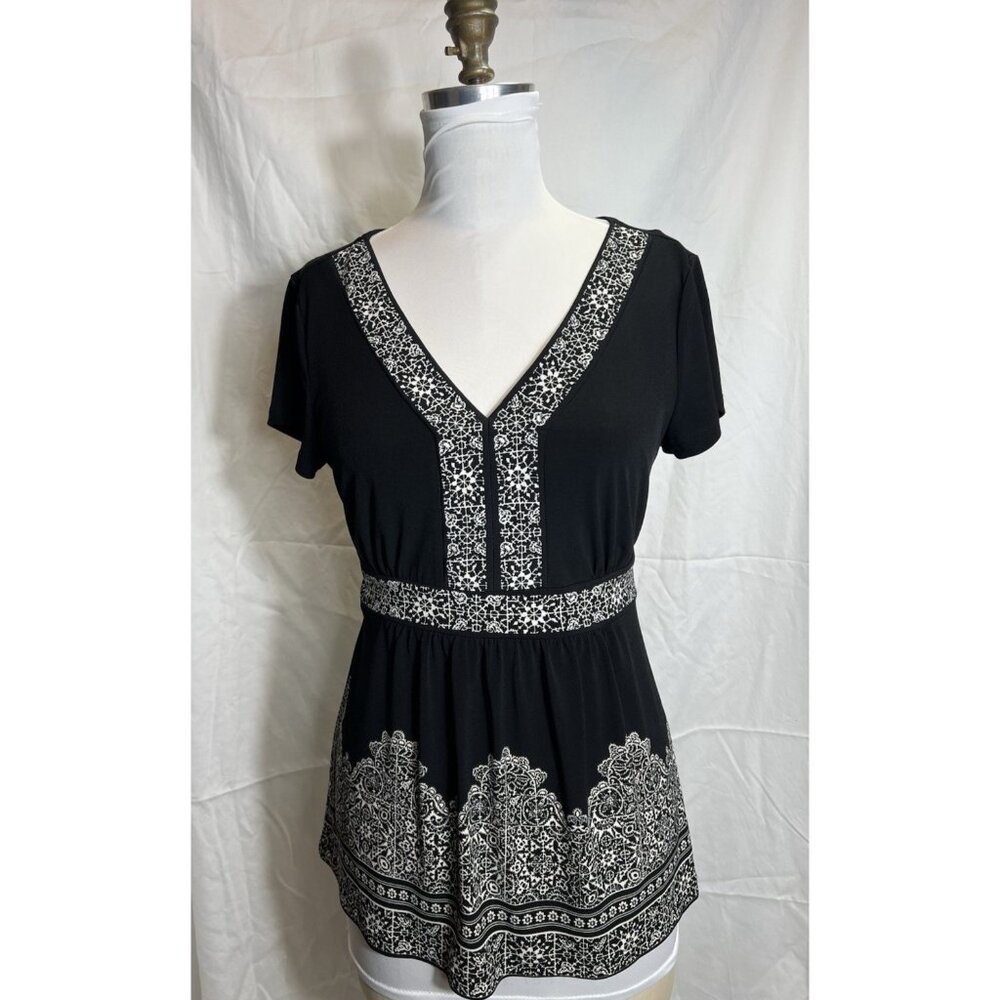 Apt 9 women's top black v neck with white accents-ties in‎ back-size medium